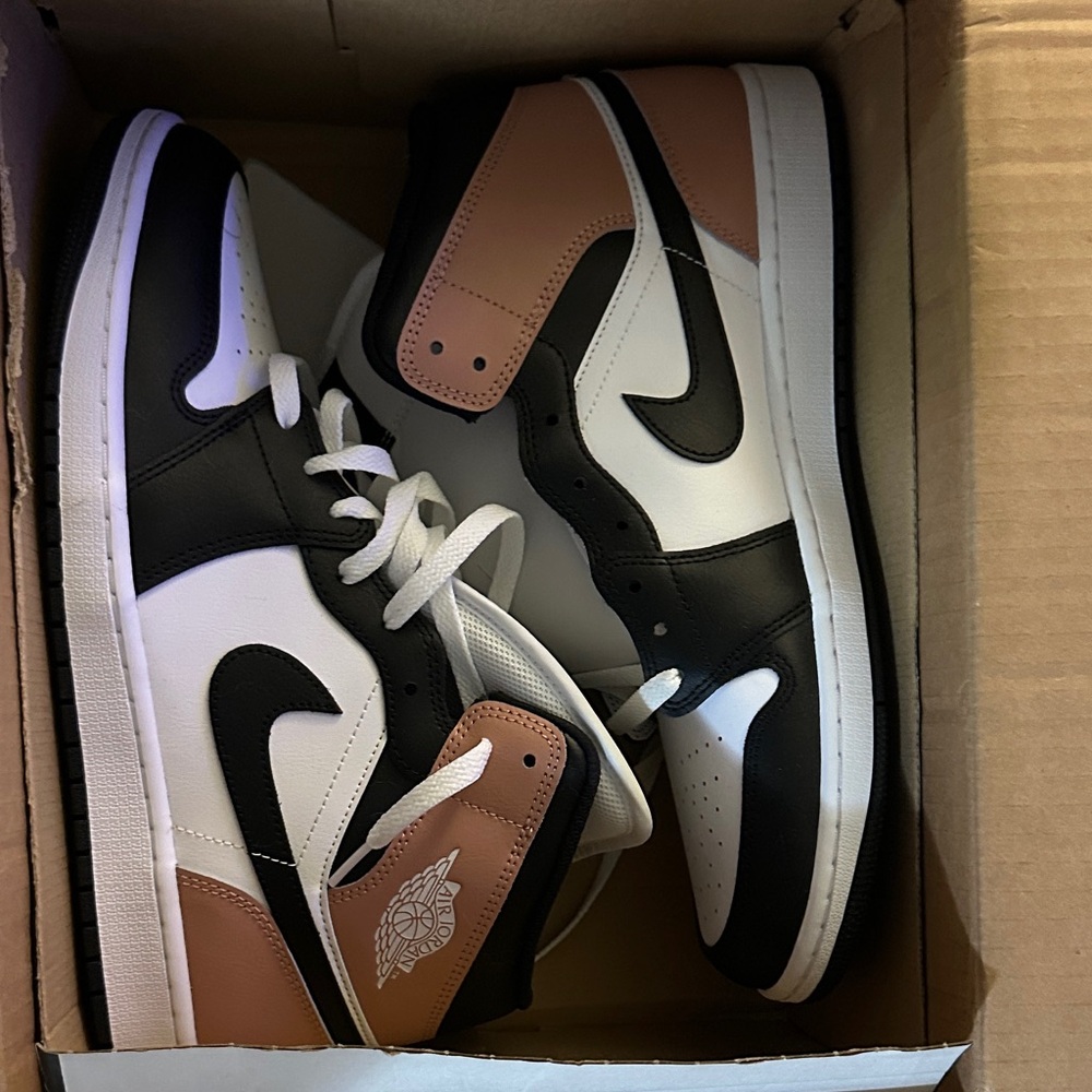 Air Jordan 1 Mid Men's Shoes (DQ8426-100, White/Rust Pink/Black)